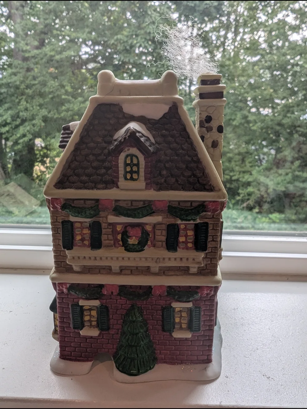 Vintage 1997 Trim A House Bayshire Village Three Piece Holiday Scene.